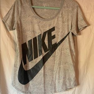 Nike pattern tee shirt